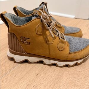 Sorel Tan & Gray Waterproof Outdoor Boot